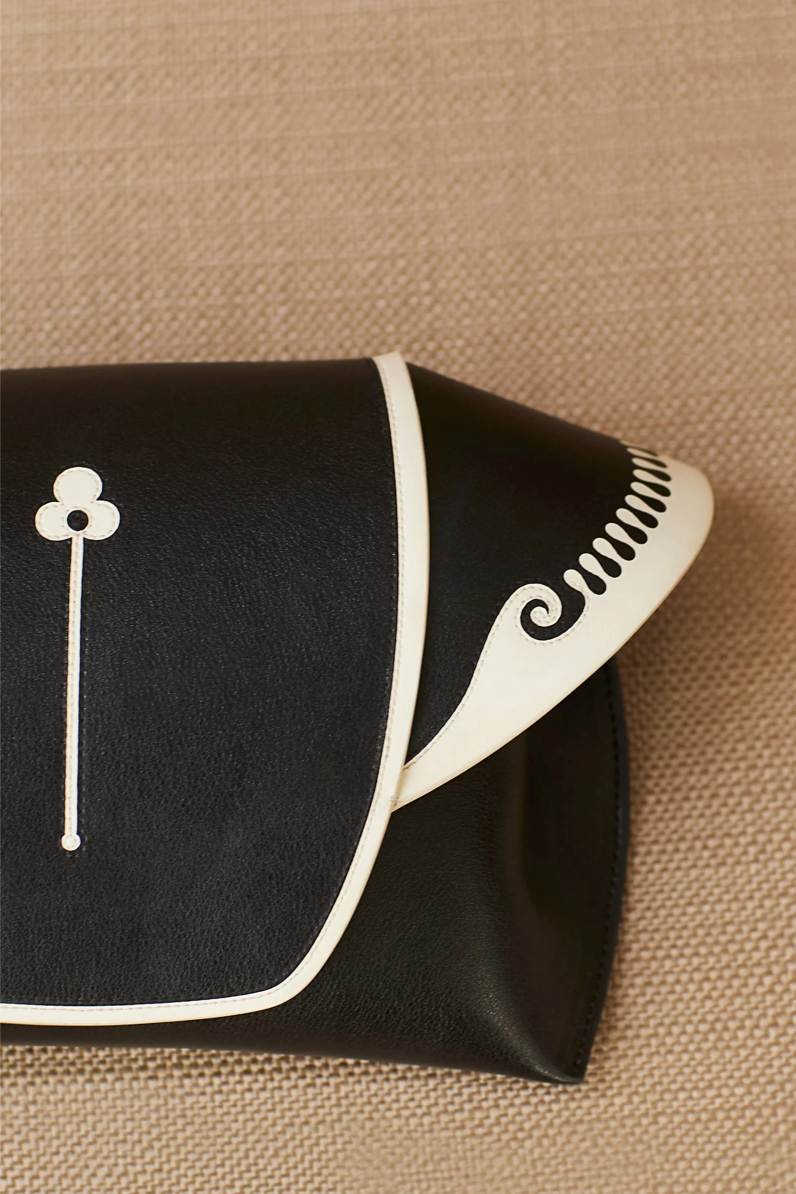 Amina clutch - Image 3