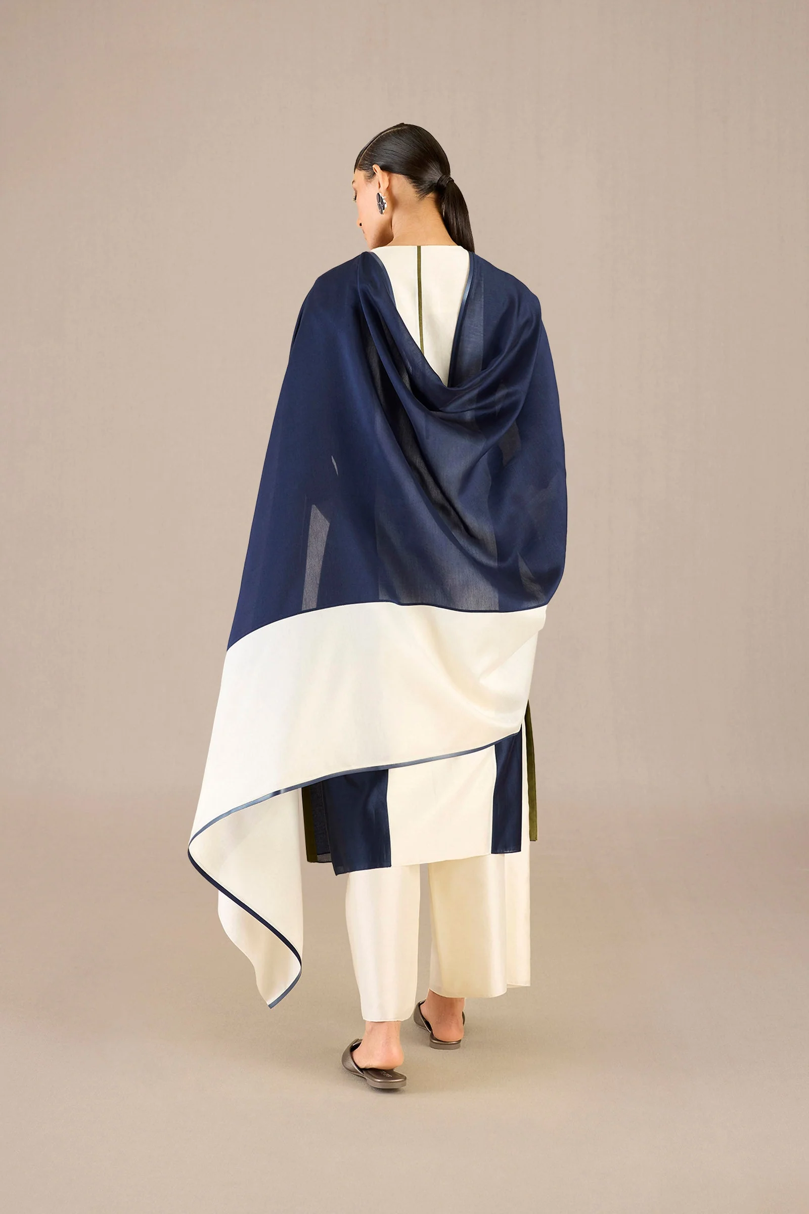 Araiah Kurta Set - Image 7