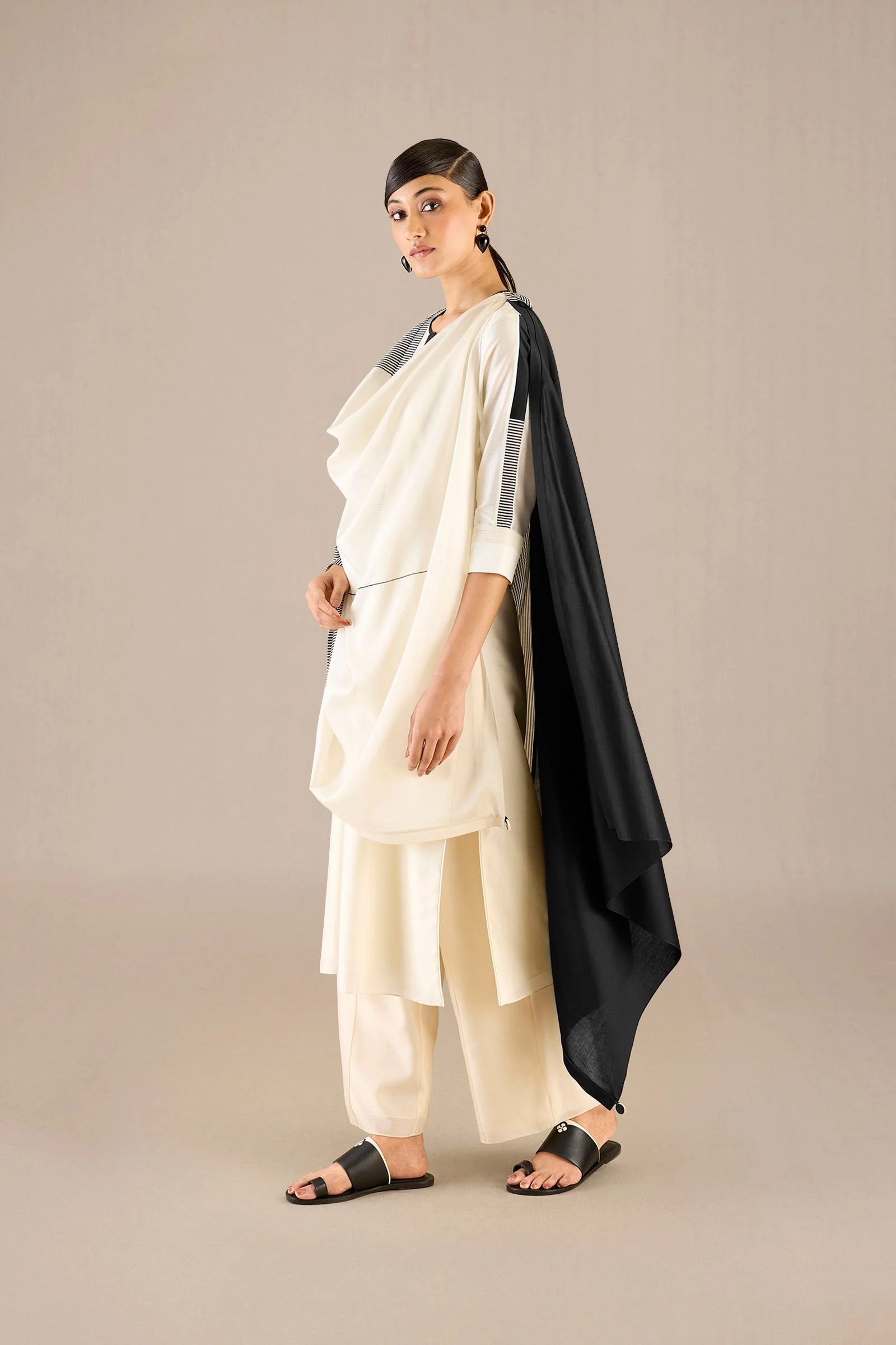 Bina Kurta Set - Image 2