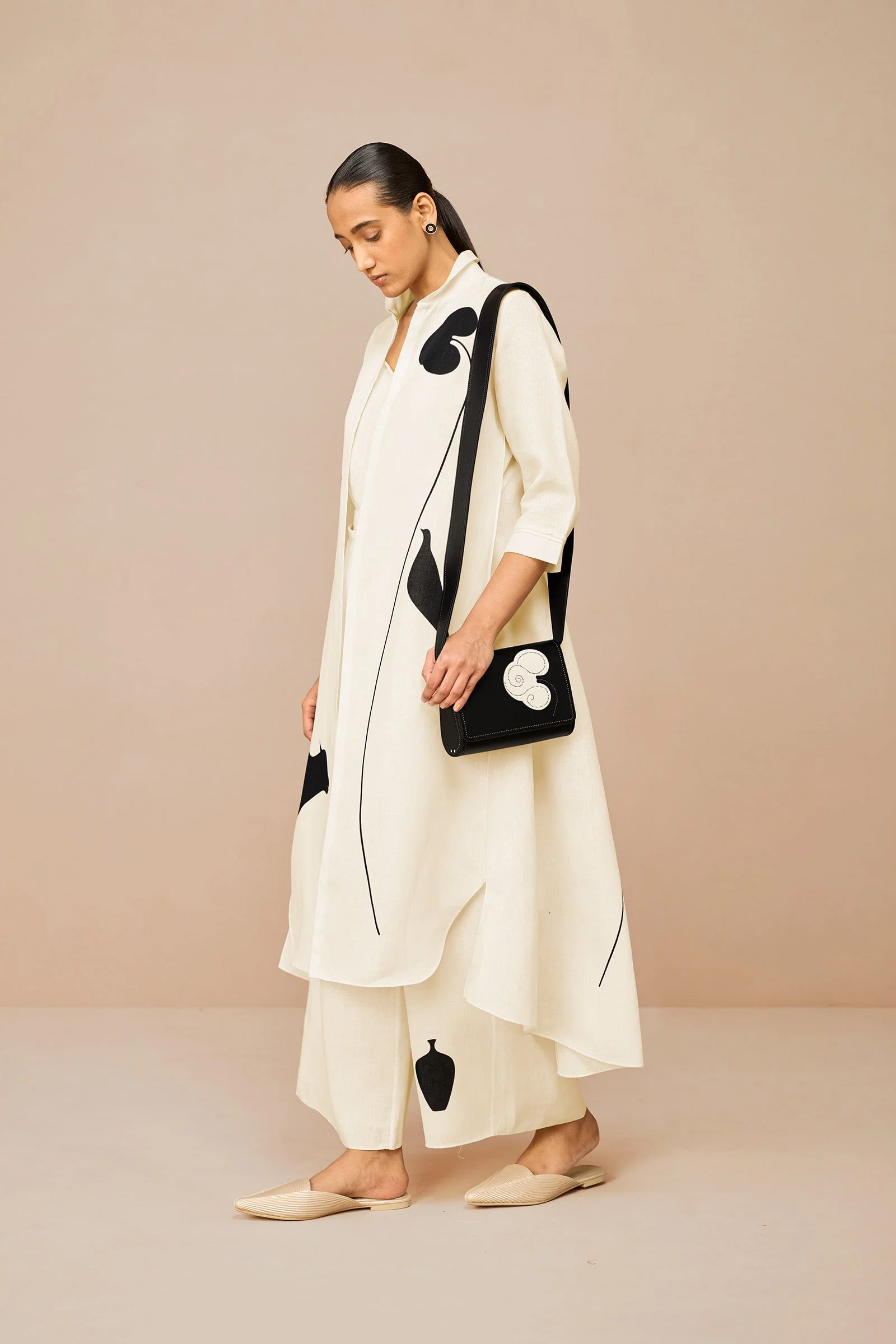 Dilona Sling Bag - Image 12