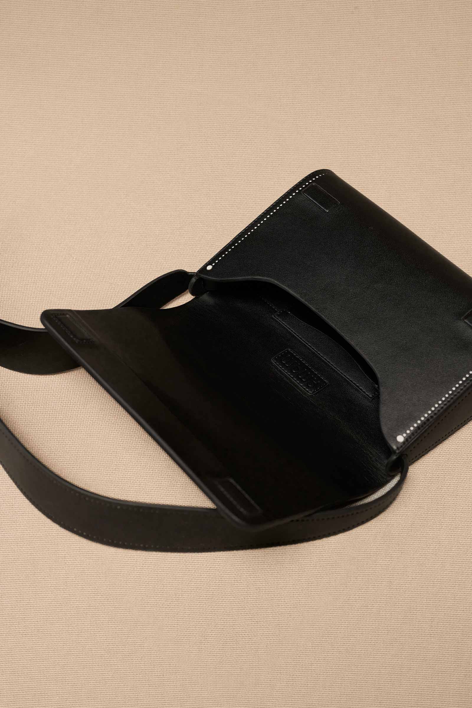 Dilona Sling Bag - Image 7