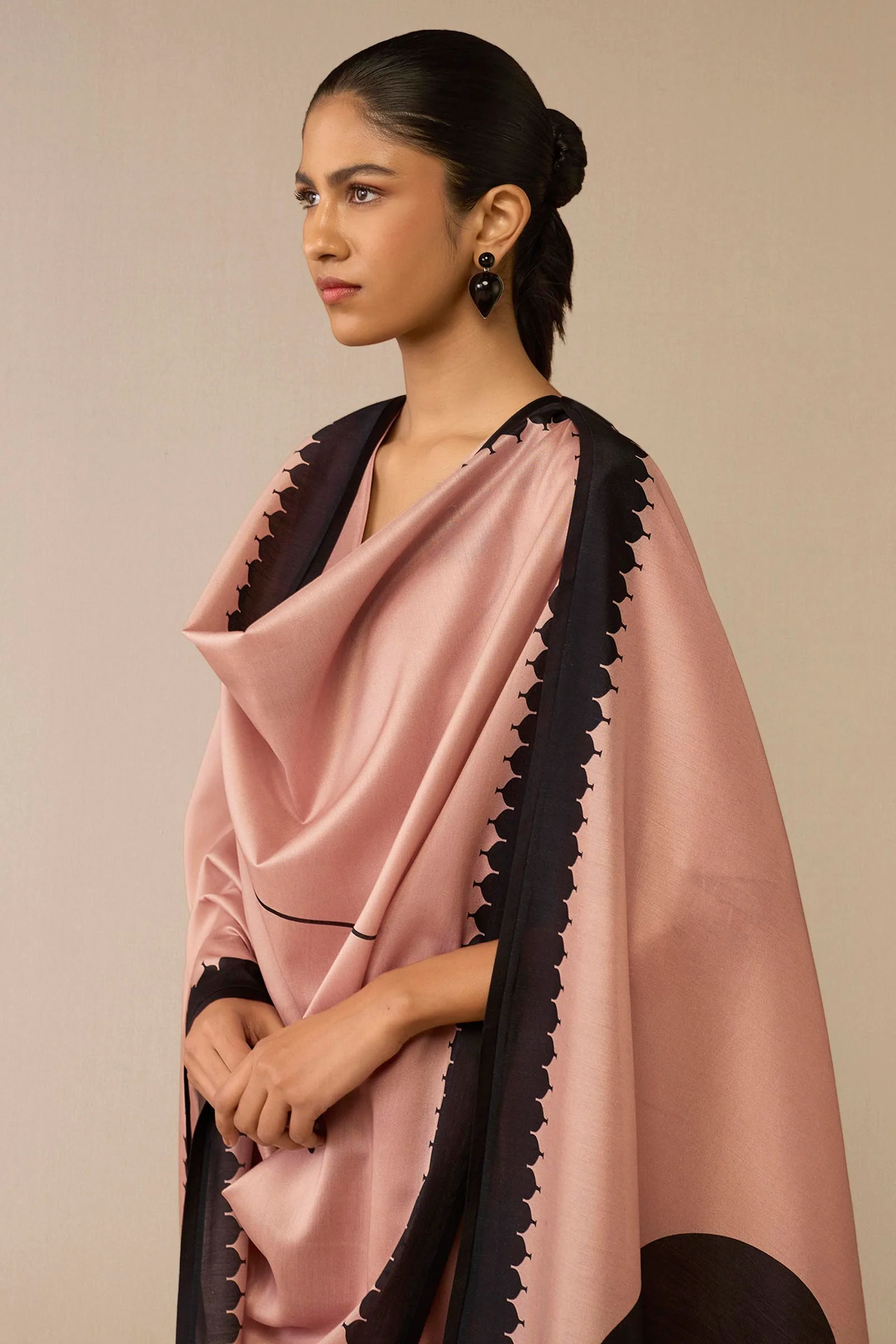 Dilruba Kurta Set - Image 4