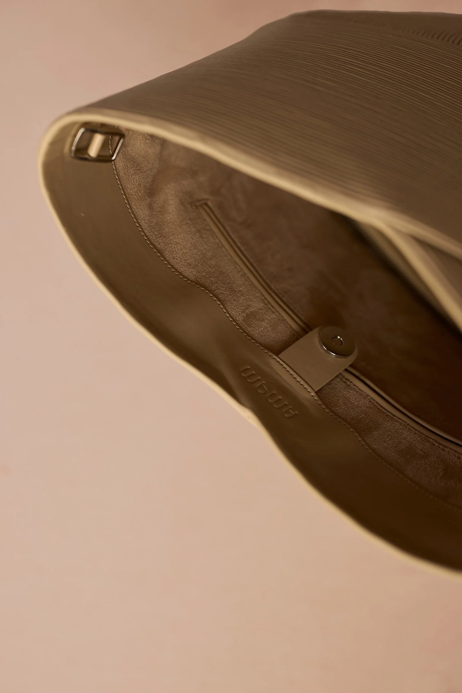Ilian Shoulder Bag - Image 8