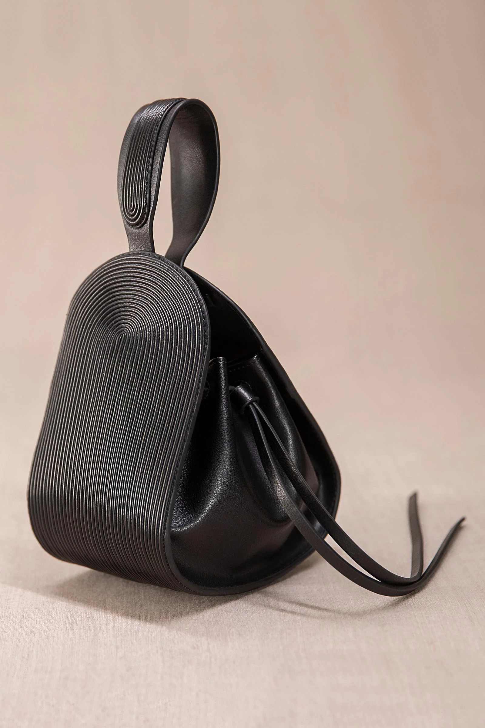 Nésara Bucket Bag - Image 4