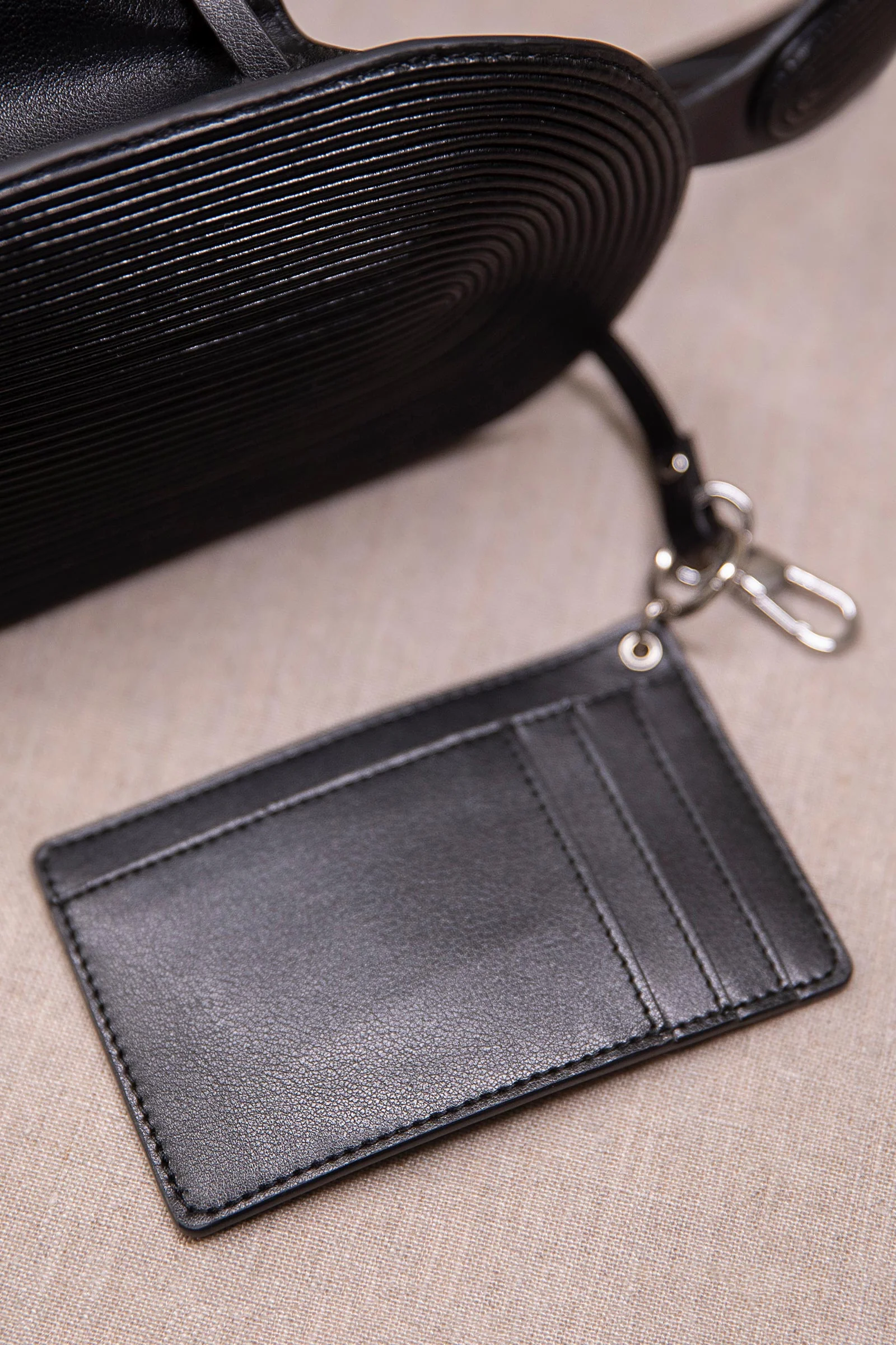 Nésara Bucket Bag - Image 5
