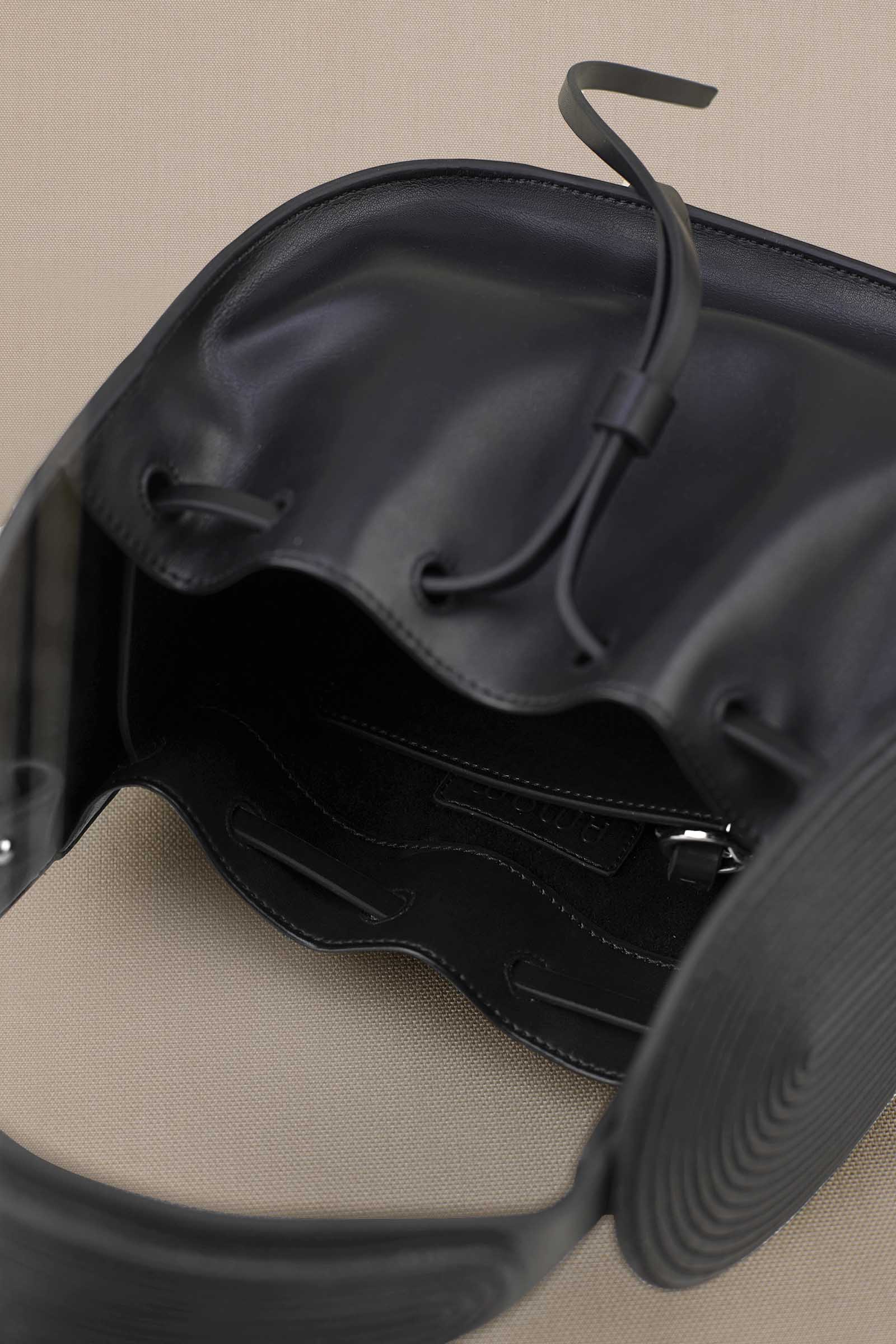 Nésara Bucket Bag - Image 6