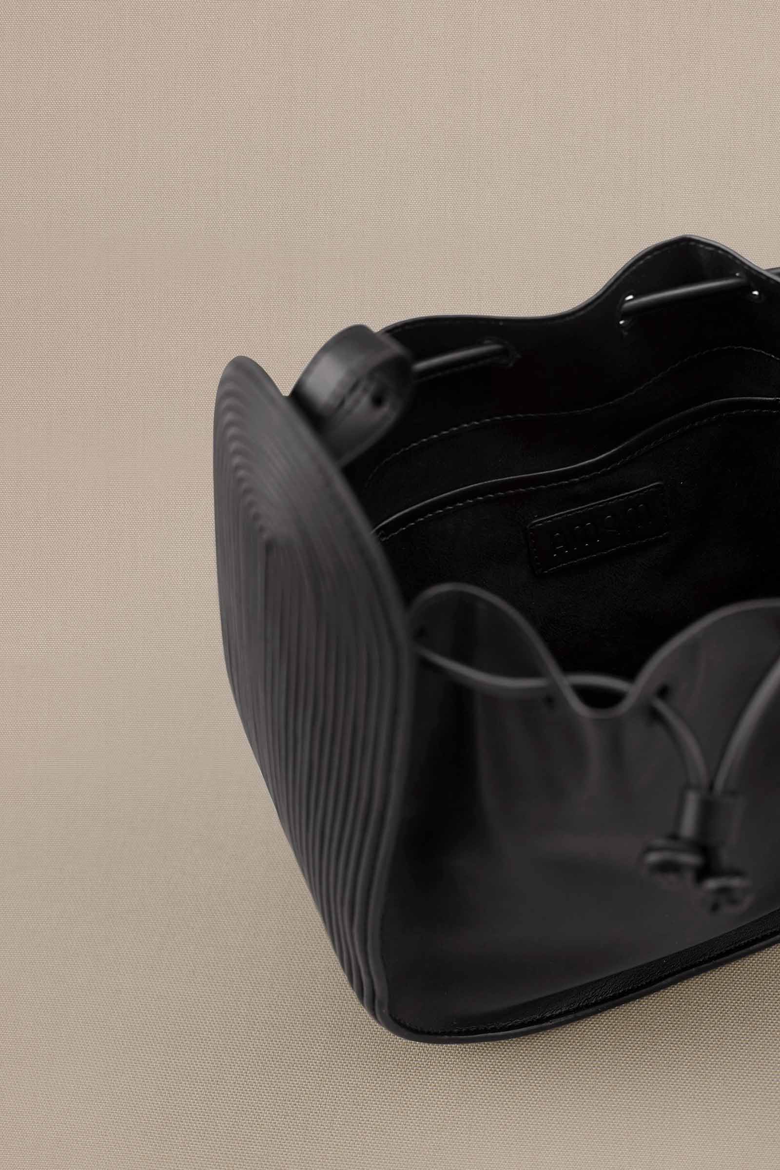 Nésara Bucket Bag - Image 7