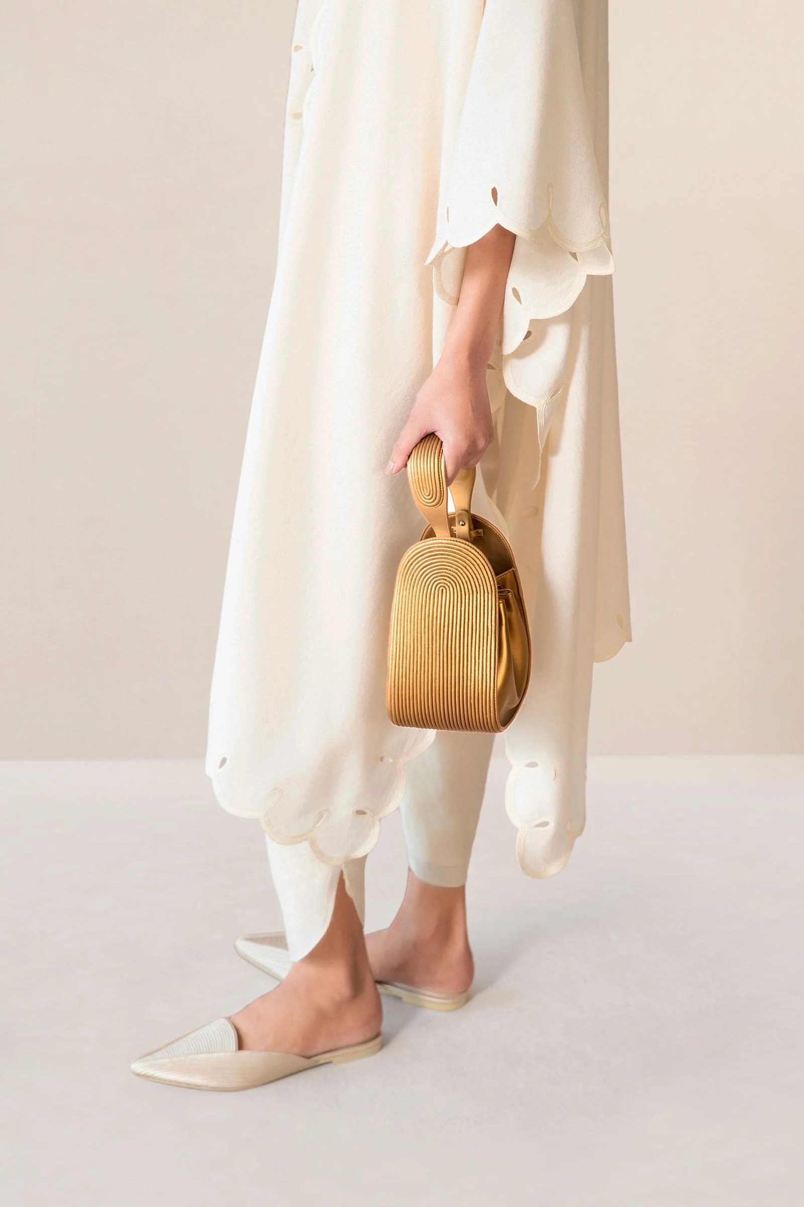 Nésara Bucket Bag - Image 9