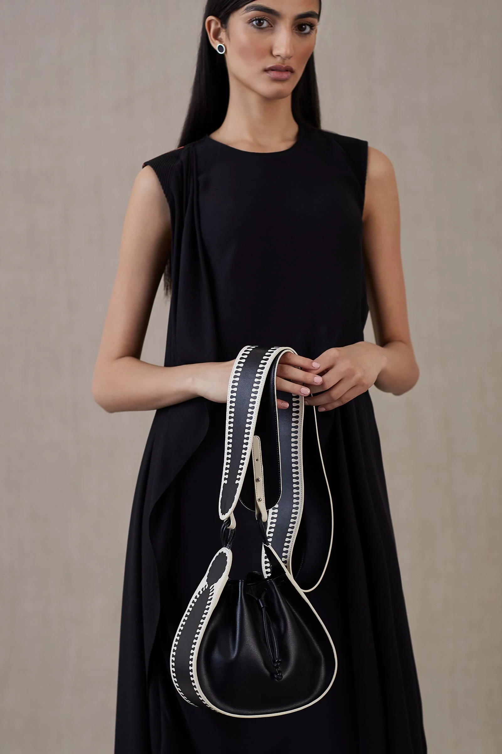 Nusrat Bucket Bag - Image 8