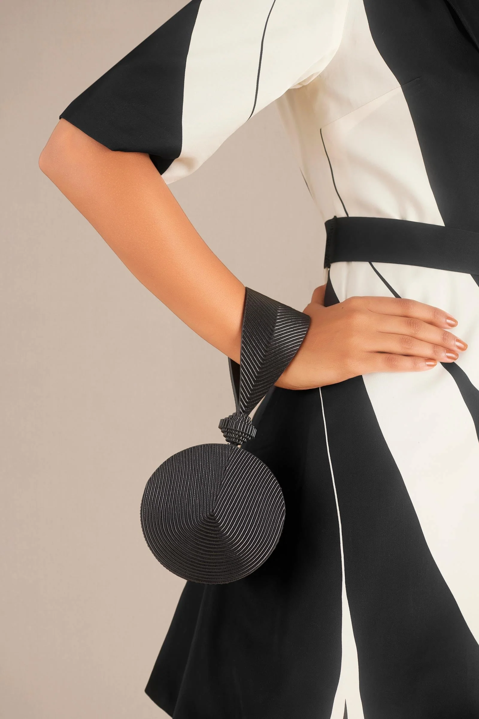 Reeza Wristlet Bag - Image 4