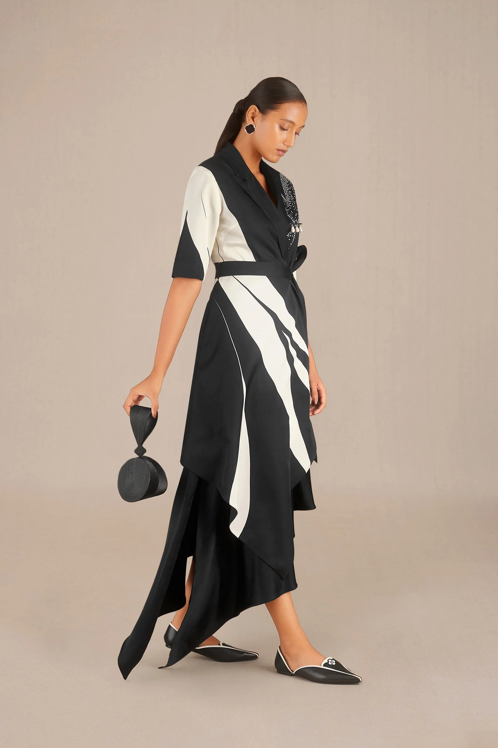 Reeza Wristlet Bag - Image 7